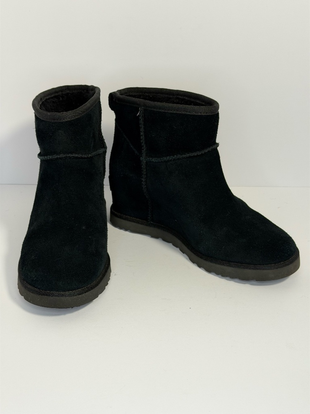 UGG Classic Femme Mini Black Suede Hidden Wedge Ankle Boots Women's Sz 7 1104609